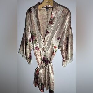 Private luxuries Floral Robe size XL